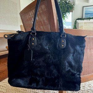 Elegant Leather and Faux Fur Bag with Gold Zipper Closure